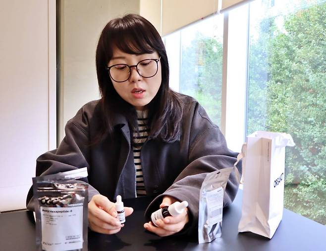 오가니시티 제품을 설명 중인 송보경 위튼컴퍼니 대표 / 출처=IT동아