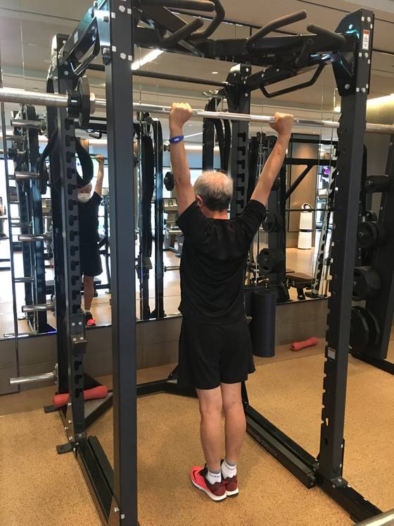 살려고 시작한 PT. 코치의 ″오늘도 성장하셨습니다″라는 말을 듣고 노년에도 얼마든지 성장할 수 있다는 걸 깨달았다. [사진 이병남]