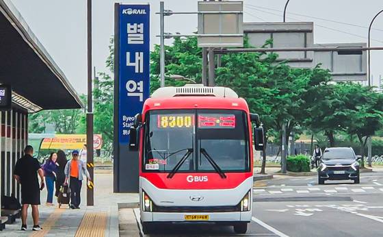 경기도 남양주시 별내역에 정차한 8300번 광역버스. 사진 남양주시