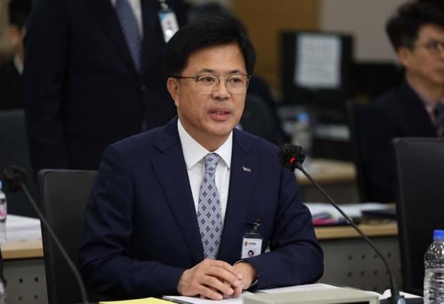 ▲ 대구시교육청에서 22일 열린 국회 교육위원회의 국정감사에서 정재연 강원대학교 총장이 답변하고 있다. 연합뉴스