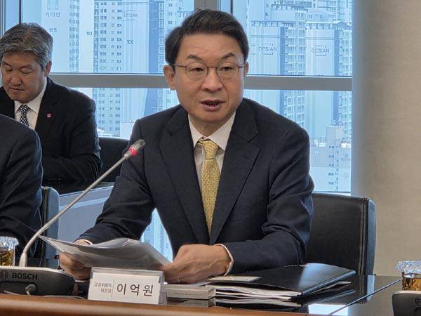 이억원 금융위원장이 22일 BNK부산은행 본점에서 모두발언하고 있다. 박호걸 기자