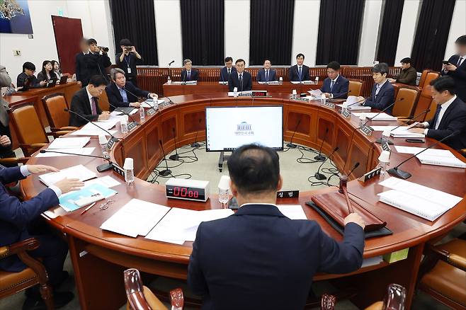 A general session of the National Assembly's Intelligence Committee takes place at the National Assembly in Yeongdeungpo-gu, western Seoul, Wednesday. (Joint Press Corps)