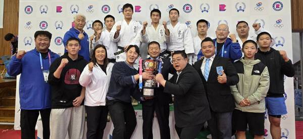 경기도 유도 선발팀이 제106회 전국체육대회에서 종목우승을 차지, 25연속 정상이라는 금자탑을 세웠다. 경기도유도회 제공