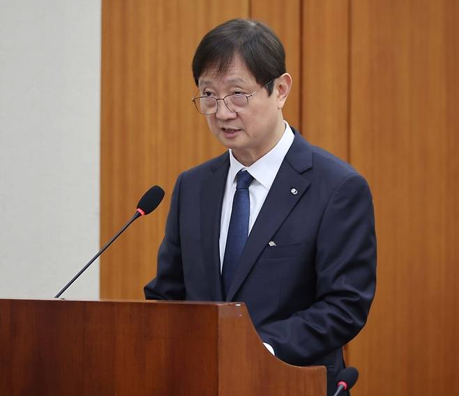 이찬진 금융감독원장이 21일 서울 여의도 국회 정무위원회에서 열린 금융감독원 등에 대한 국정감사에서 업무보고를 하고 있다. [한주형 기자]