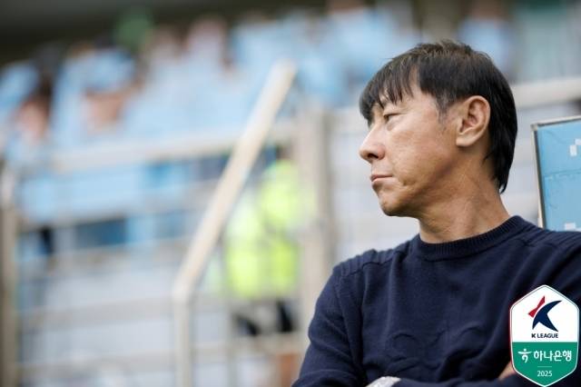 신태용 감독은 김판곤 감독 경질 후 소방수로 투입됐으나 울산의 추락을 막지 못했다. 그 역시 경질됐고 이후 심각한 내용의 내부 폭로를 이어가며 상황은 악화했다. 현재 울산 선수단은 이에 대해 확실한 답을 하지 않고 있다. 사진=한국프로축구연맹 제공