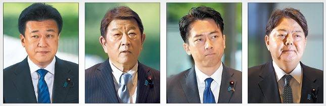 다카이치 내각의 주요 인사들. 왼쪽부터 서열 2위 기하라 미노루 관방장관, 모테기 도시미쓰 외무상, 고이즈미 신지로 국방상, 하야시 요시마사 총무상  [로이터·AP·AFP·EPA]