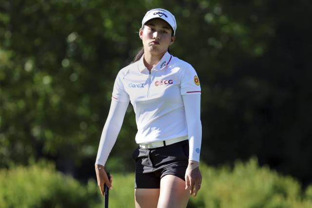 퍼팅 후 아쉬운 표정을 짓고 있는 티띠꾼. 사진 제공=AP연합뉴스