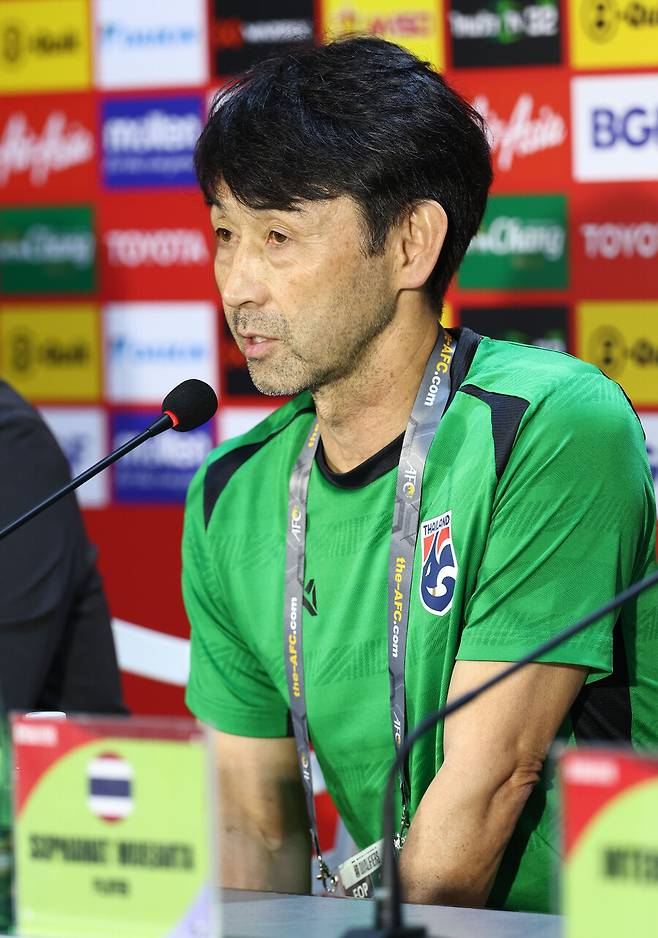 ▲ 이시이 감독은 일본 J리그 가시마 앤틀러스를 등을 지도한 뒤 최근에는 태국 프로축구 부리람 유나이티드를 맡아 2년 연속 정규리그 우승을 이끌었다. 태국 축구를 잘 아는 일본인 감독이라는 평가 아래 태국 A대표팀을 맡아 지도하다 하루아침에 해고 통보를 받았다.&nbsp;ⓒ 연합뉴스