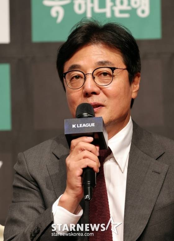 황선홍 대전 하나시티즌 감독. /사진=강영조 선임 기자