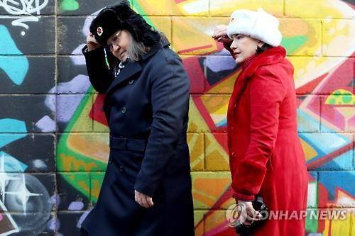 한대수(왼쪽)와 아내 옥사나 알페로바 [연합뉴스 자료사진. 재판매 및 DB 금지]