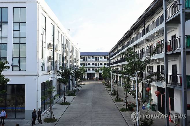 캄보디아 범죄단지 '태자단지' 모습 (프놈펜=연합뉴스) 서대연 기자 = 지난 16일(현지시간) 캄보디아 프놈펜 인근 범죄단지인 태자단지의 모습. 2025.10.16 dwise@yna.co.kr