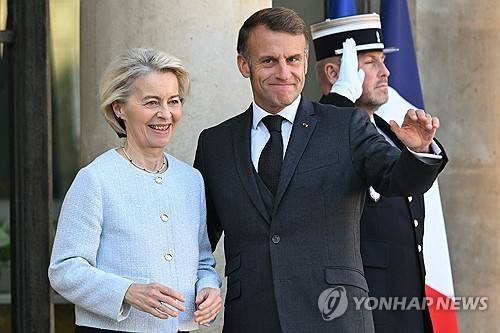 폰데어라이엔 EU 집행위원장과 마크롱 대통령 [AFP 연합뉴스 자료사진. 재판매 및 DB 금지]