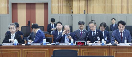 23일 경남도교육청 2층 강당에서 국회 교육위원회의 경상국립대·경상국립대병원 국정감사가 열렸다. 연합뉴스