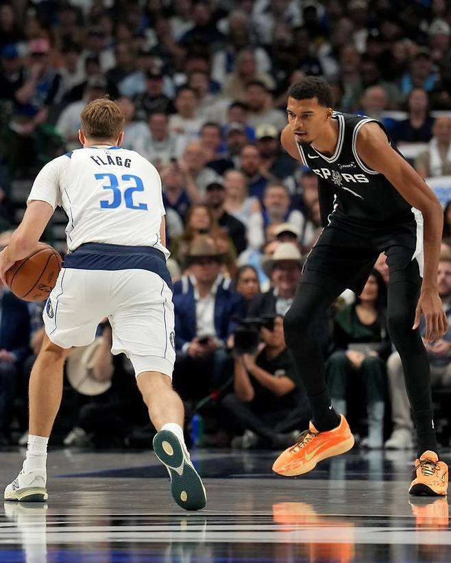 (왼쪽부터) 쿠퍼 플래그, 빅터 웸반야마