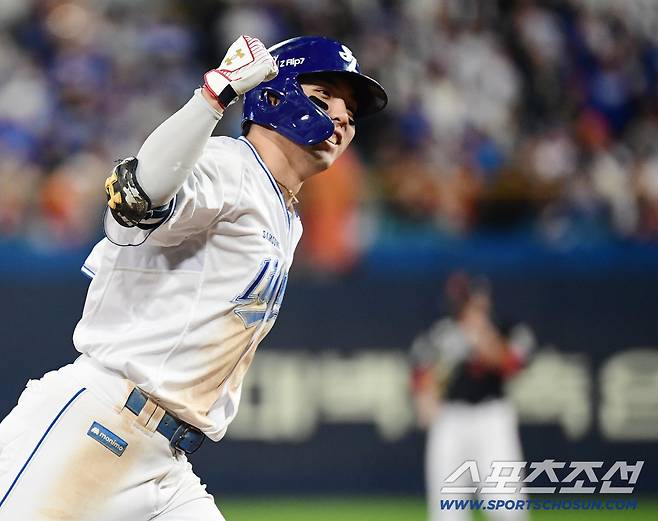 22일 대구 삼성라이온즈파크에서 열린 삼성과 한화의 PO 4차전. 7회 역전 3점 홈런을 날린 삼성 김영웅. 대구=송정헌 기자songs@sportschosun.com/2025.10.22/