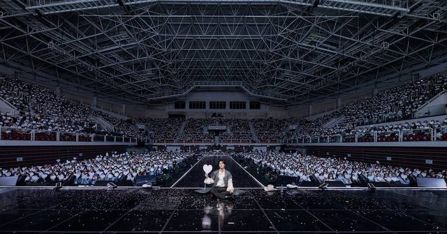 배우 박보검은 최근 서울 성북구 고려대학교 화정체육관에서 팬미팅 'BE WITH YOU'를 성황리에 마쳤다. 이번 팬미팅에서 박보검은 일반 가수 콘서트와 비슷한 20곡의 세트리스트를 선보였다./더블랙레이블