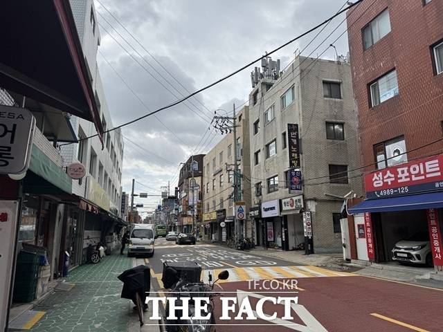 서울 성동구 성수전략정비구역이 최근 '조합장 리스크'로 몸살을 앓고 있다. 성수 1·2지구 모두 시공사 선정 과정이 불공정하다며 조합원들이 조합장 해임 요구에 나서면서다. /황준익 기자