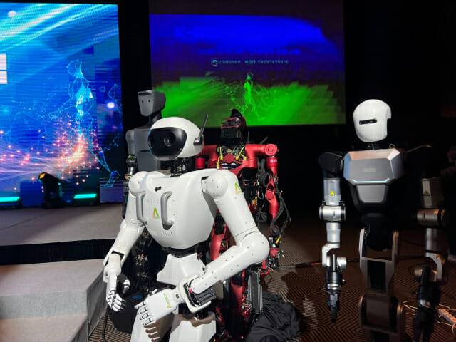 K-휴머노이드 연합 참가 업체들이 개발하고 있는 국산 휴머노이드 로봇 (사진=지디넷코리아 신영빈 기자)