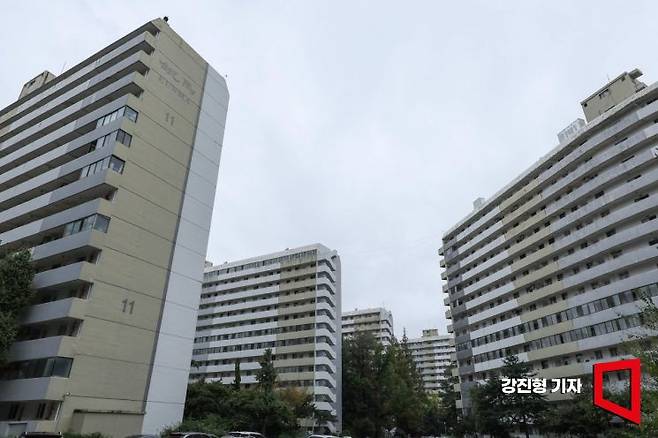 13일 재건축 정비계획 변경안이 통과돼 재건축 정비사업에 속도가 붙은 서울 강남구 은마아파트. 2025.10.13 강진형 기자
