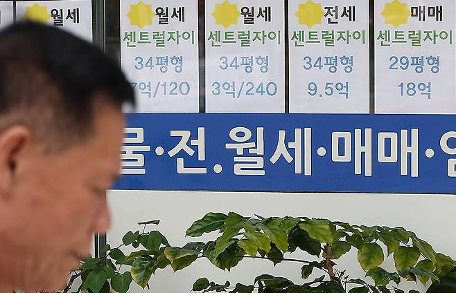 서울 시내 한 부동산에 붙어있는 월세 안내문. (자료사진)/뉴스1 ⓒ News1