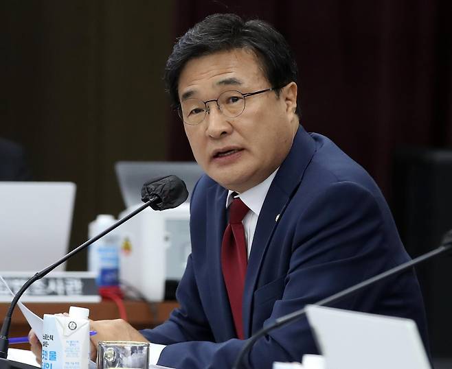 23일 경남 창원시 경남도교육청에서 열린 국회 교육위원회 국정감사에서 국민의힘 김대식 의원이 질의하고 있다. 창원=뉴스1