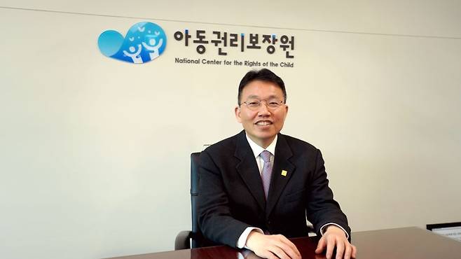 정익중 아동권리보장원(보장원) 원장(사진)은 22일 "아동의 현재가 바뀌면 대한민국의 미래도 달라진다"며 아동이 우리 사회에서 주체로 설 수 있어야 한다고 말했다. 아동관리보장원 제공