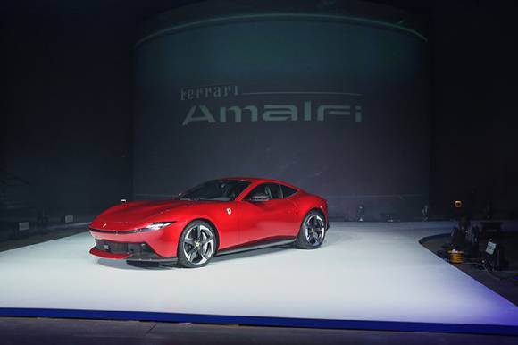 페라리 코리아가 23일 서울 워커힐 호텔에서 공개한 '페라리 아말피'. [사진=페라리 코리아]