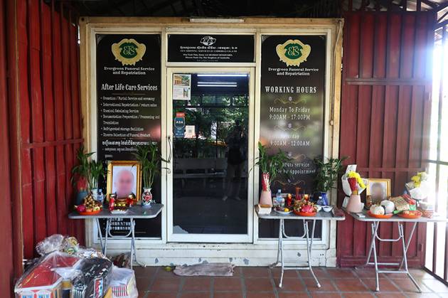 지난 17일(현지시간) 캄보디아에서 현지 보이스피싱 조직에 의해 감금·피살된 한국인 대학생 박모(22) 씨의 시신이 안치돼 있던 프놈펜 턱틀라 사원 안치실. [사진=연합뉴스]