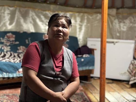 몽골 울란바토르 외곽에 있는 울랑촐로트 쓰레기 매립지 인근에 거주하는 나란토야. 천권필 기자