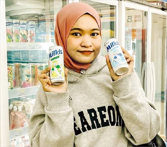 인도네시아 최대 편의점 체인 인도마렛에서 판매 중인 ‘밀키스’. /롯데칠성음료 제공