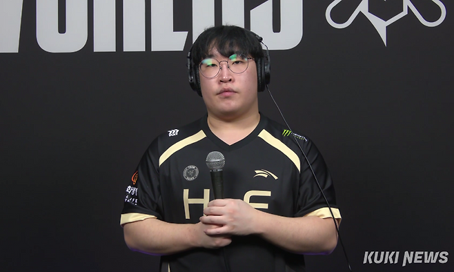 ‘딜라이트’ 유환중이 22일 오후 5시(한국시간) 중국 베이징 스마트 e스포츠 센터에서 열린 ‘2025 월드 챔피언십(롤드컵)’ 스위스 스테이지 3라운드 2승1패조 CTBC 플라잉 오이스터(CFO)와 경기가 끝난 뒤 쿠키뉴스와 화상 인터뷰하고 있다. 김영건 기자