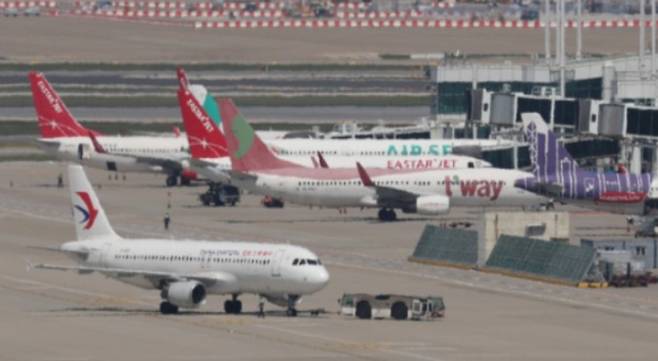 인천국제공항 계류장에 항공기들이 서있다. 연합뉴스