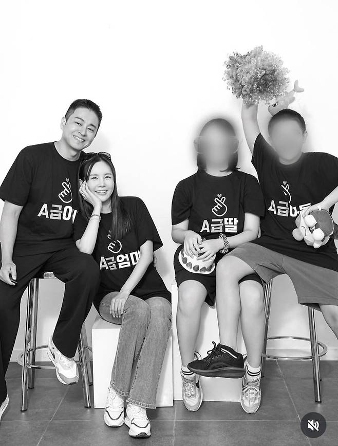 [서울=뉴시스] 장영란이 가족 사진을 공개했다. (사진=장영란 인스타그램 캡처) 2025.10.23. photo@newsis.com *재판매 및 DB 금지