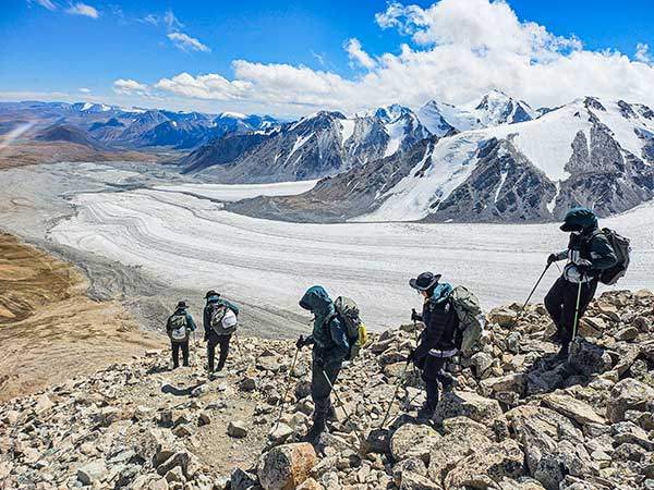 말친봉 등정 후 하산.