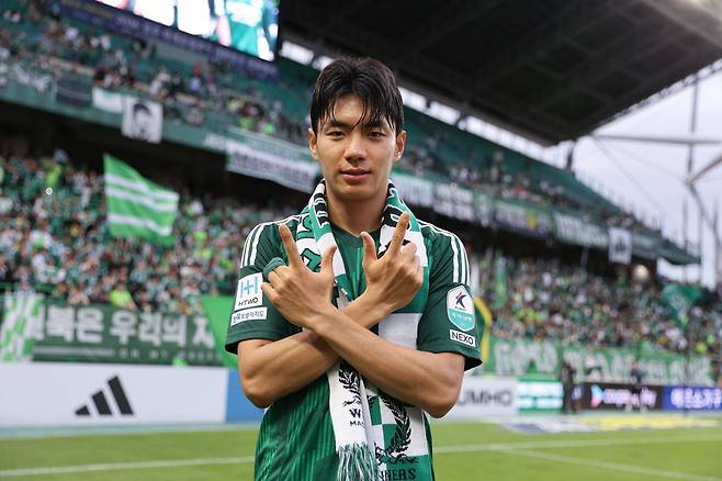 K리그1 킬러 경쟁도 점입가경이다. 전북 전진우는 14골로 부문 공동선두 싸박, 이호재를 1골차로 추격하고 있다. 사진제공｜한국프로축구연맹