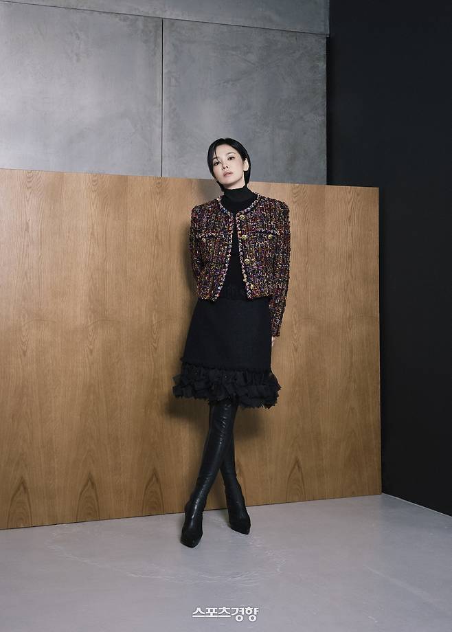 화보 촬영을 진행하고 있는 배우 송혜교. 미샤 제공