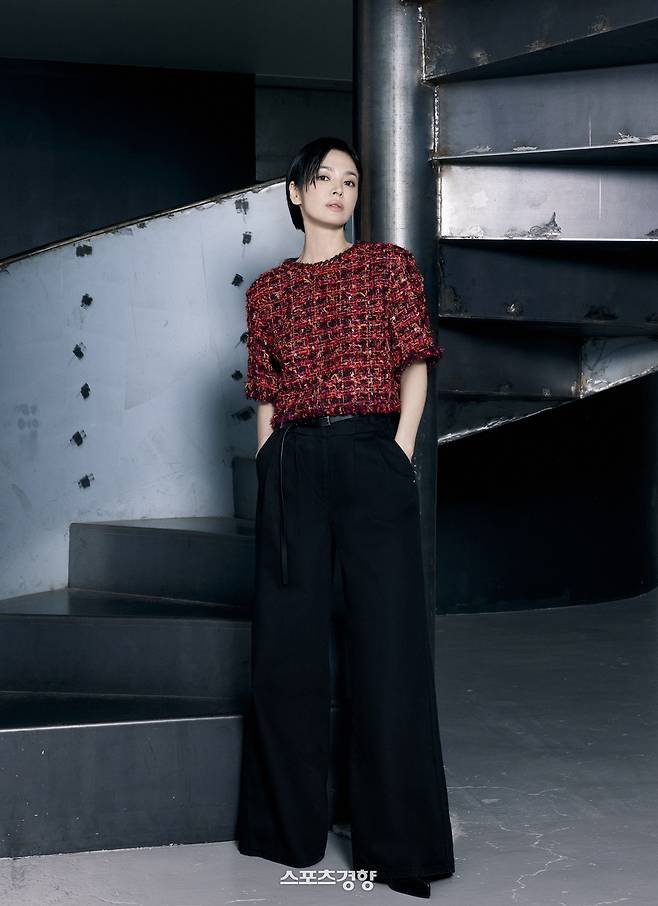 화보 촬영을 진행하고 있는 배우 송혜교. 미샤 제공