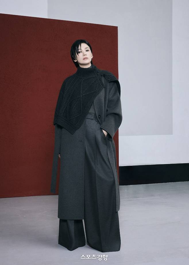 화보 촬영을 진행하고 있는 배우 송혜교. 미샤 제공