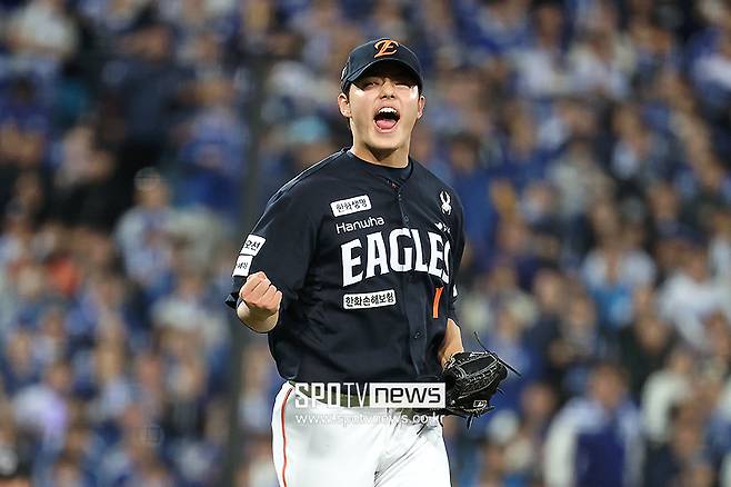 ▲ 불펜에서 활용된 문동주는 완성 시점이 절로 기대를 모을 정도의 '고점'을 과시 중이다 ⓒ곽혜미 기자