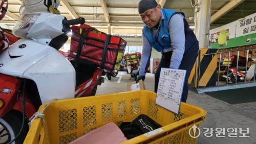 ◇배송 준비에 나서는 이범준(51) 무흥팀장.