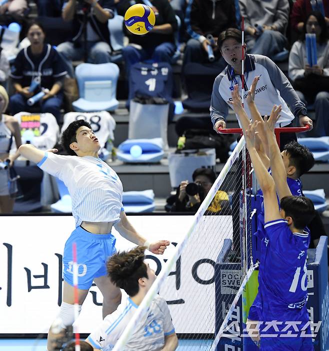 23일 인천 계양체육관에서 열린 V리그 대한항공-한국전력전. 대한항공 정지석이 공격하고 있다. 인천=정재근 기자 cjg@sportschosun.com/2025.10.23/