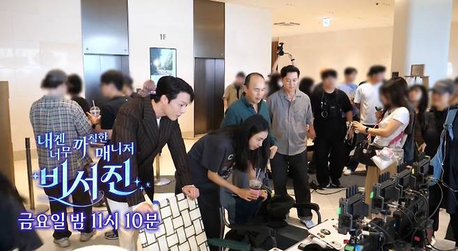 SBS 예능 '내겐 너무 까칠한 매니-저 비서진' 4회에 배우 장기용과 안은진이 네 번째 스타로 동반 출연한다. 방송 3회 만에 온라인 숏폼 누적 1000만 뷰를 돌파하고 넷플릭스 TOP5에 오르며 화제성을 입증한 '비서진'은 최초로 두 명의 스타를 동시에 수발하는 도전에 나선다. 두 배우의 지치지 않는 에너지에 매니저 이서진과 김광규는 체력 방전을 호소해 큰 웃음을 예고했다. 김광규의 팬임을 자처한 장기용과 이서진을 웃게 만든 안은진의 활약, 그리고 새 드라마의 현실 케미를 미리 엿볼 수 있어 기대감이 증폭된다.