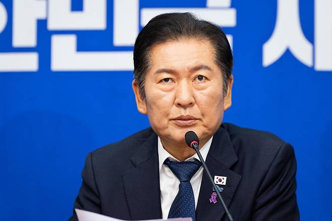 정청래 더불어민주당 대표가 24일 서울 여의도 국회에서 열린 최고위원회의에서 모두 발언을 하고 있다. 2025.10.24/뉴스1