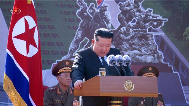 김정은 북한 국무위원장과 당·정·군 간부들이 참석한 가운데 지난 23일 평양 화성지구에서 러시아 쿠르스크주 해방 군사작전에 참전한 북한군 용사들을 기념하는 '해외군사작전 전투위훈기념관' 건설 착공식이 열렸다고 조선중앙TV가 24일 보도했다. 조선중앙TV 화면