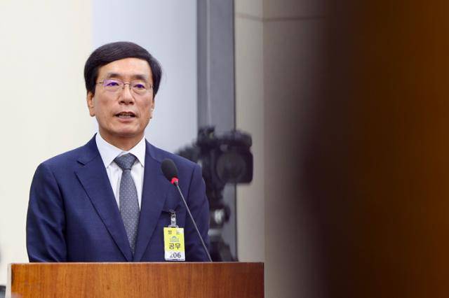 이배원 한국니토옵티칼 대표이사가 15일 국회 기후에너지환경노동위원회에서 열린 고용노동부 등에 대한 국정감사에서 출석해 답변하고 있다. 뉴시스