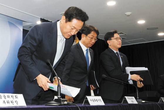 오세훈 서울시장은 지난 3월 잠실ㆍ삼성ㆍ대치ㆍ청담동의 토지거래허가구역(토허제)을 해제한 지 34일 만에 강남ㆍ서초ㆍ송파ㆍ용산구를 토허제 구역으로 재지정했다. 뉴스1