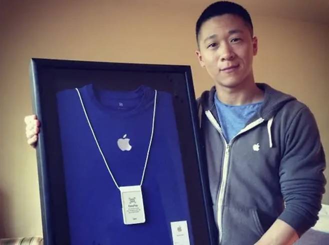 개명 전 '샘 성(Sam Sung)'이란 이름으로 애플스토어에서 근무해 화제가 됐던 샘 스트루언. 사진=비즈니스인사이더