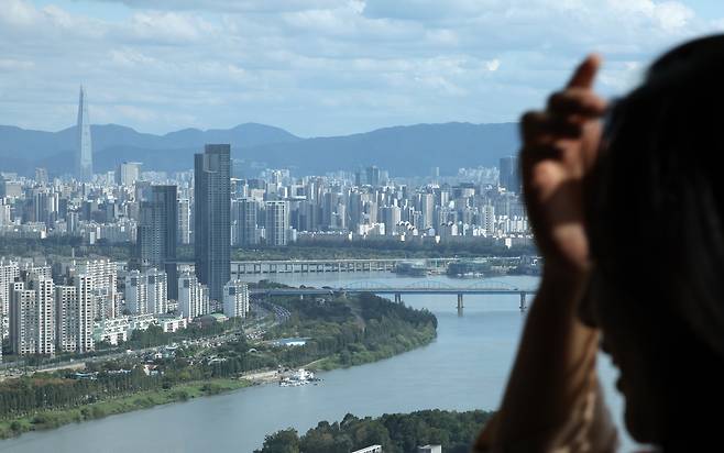 서울 여의도 63빌딩에서 바라본 서울 아파트 단지 모습. [연합]