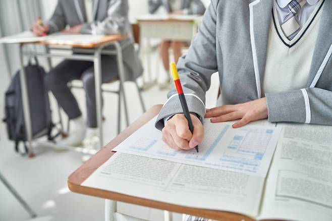 부모의 경제력이 곧 심리적 안전망으로 작동하는 반면 지원 여력이 적은 학생일수록 불안감이 훨씬 크다. 게티이미지