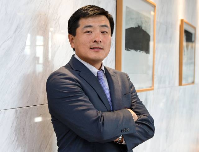 조너선 패터슨 미국 미주리주 하원의장이 23일 서울경제신문과 인터뷰를 가진 후 포즈를 취하고 있다. 성형주 기자